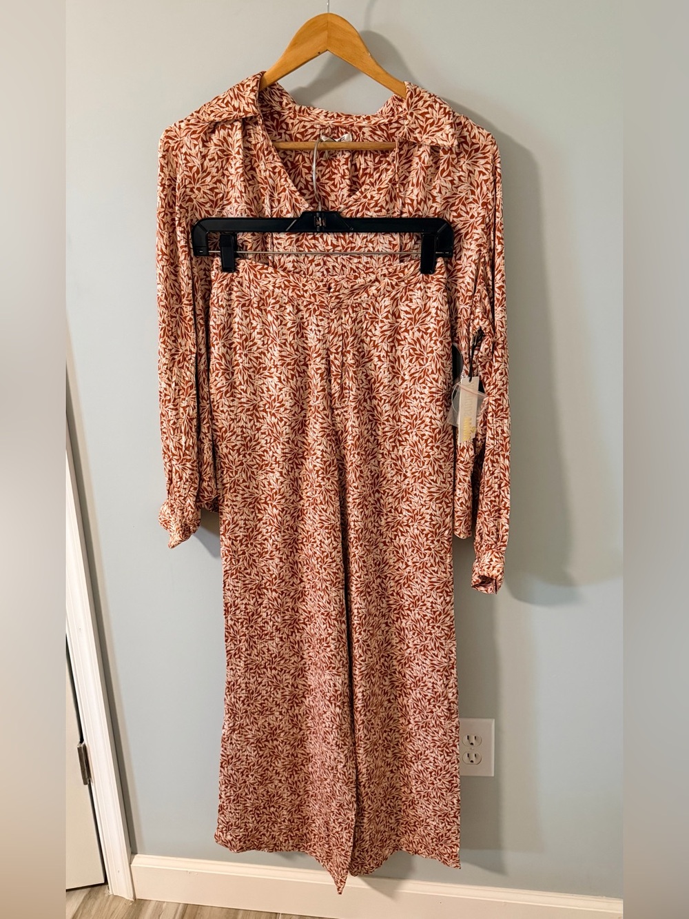 Beautiful Amuse Society 2 piece outfit size XS 
Brand new with tags attached